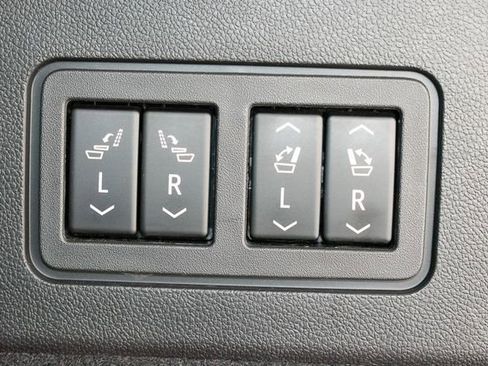 Used 2023 Cadillac XT6 Sport w/ LPO, Floor Liner Package AWD/4WD image 16