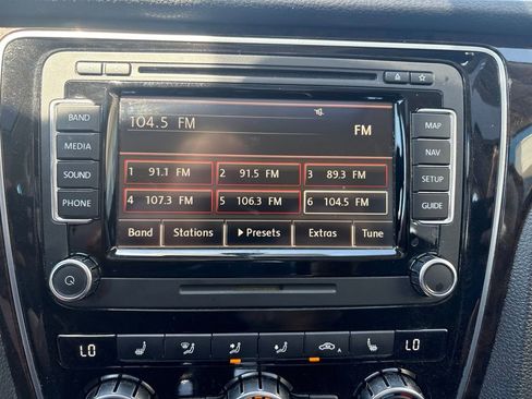 Used 2014 Volkswagen Passat TDI SEL Premium FWD image 18