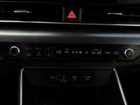 Used 2026 Kia Carnival FWD image 30