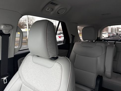 Used 2025 Ford Explorer Active w/ Active Comfort Package image 46