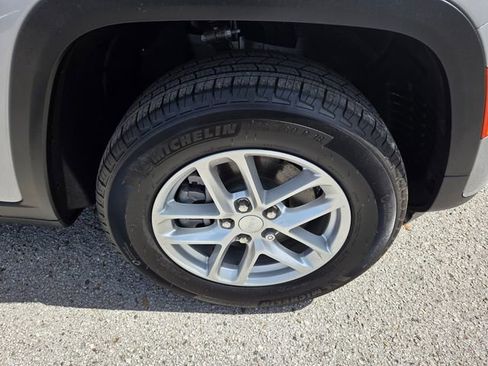 Certified 2025 Jeep Grand Cherokee L Laredo w/ Luxury Tech Group I RWD image 17