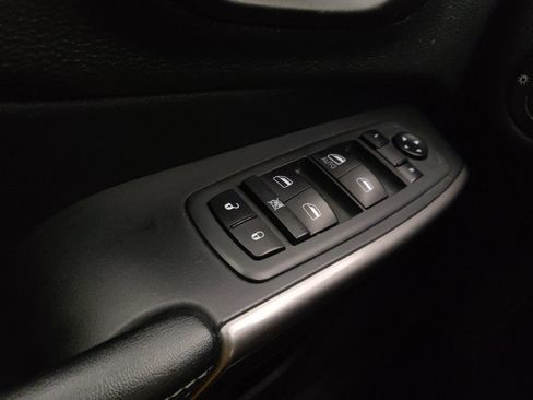 Used 2020 Jeep Cherokee Latitude AWD/4WD image 27