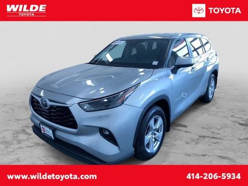Certified 2024 Toyota Highlander LE image 1