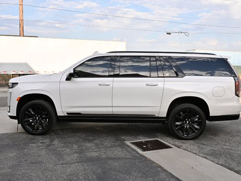 Used 2021 Cadillac Escalade ESV Sport w/ Driver Assist Tech Package AWD/4WD image 4
