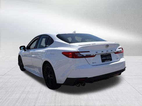 Used 2025 Toyota Camry SE FWD image 4