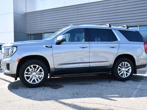 Used 2023 GMC Yukon SLT w/ SLT Premium Package AWD/4WD image 2