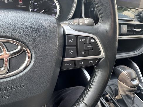 Used 2023 Toyota Highlander XLE image 23