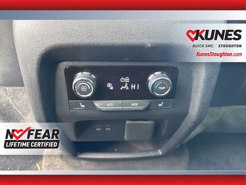 Used 2025 Chevrolet Traverse RS image 37