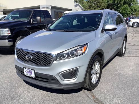 Used 2018 Kia Sorento LX AWD/4WD image 3