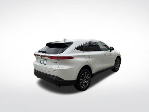 Used 2022 Toyota Venza LE AWD/4WD image 3