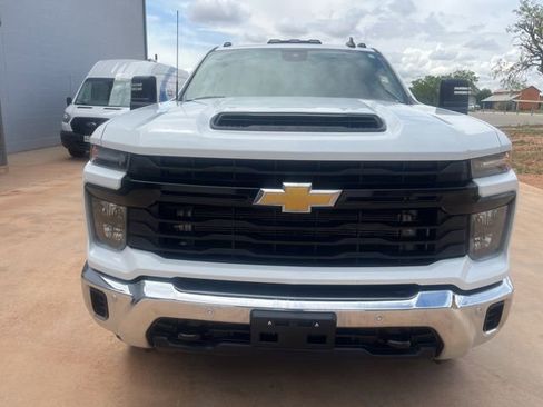 Used 2025 Chevrolet Silverado 3500 W/T image 2