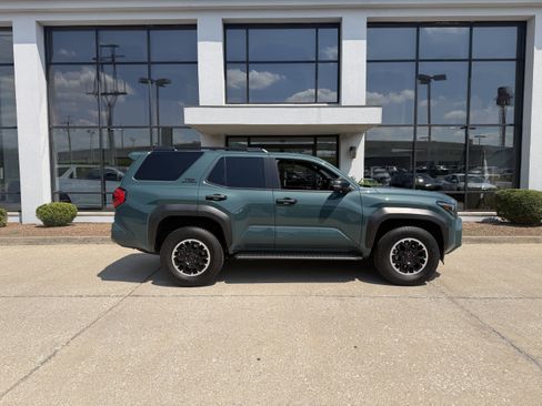 Used 2025 Toyota 4Runner TRD Off-Road Premium w/ Tow Technology Package AWD/4WD image 3