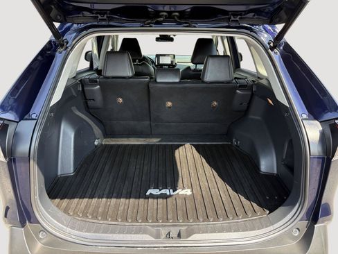 Used 2019 Toyota RAV4 XLE Premium w/ Cold Weather Package AWD/4WD image 6