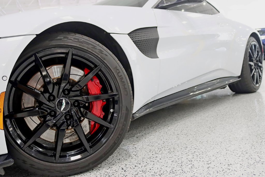 Used 2019 Aston Martin V8 Vantage Coupe RWD image 4