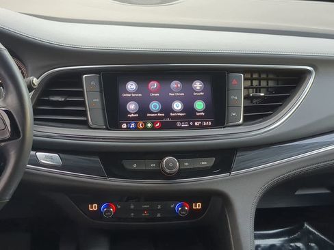 Used 2023 Buick Enclave Essence image 28