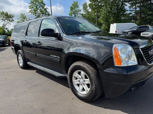 Used 2013 GMC Yukon XL SLT w/ SLT-2 Equipment Package AWD/4WD image 12
