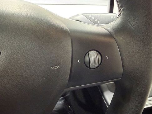 Used 2021 Tesla Model Y Long Range AWD/4WD image 28