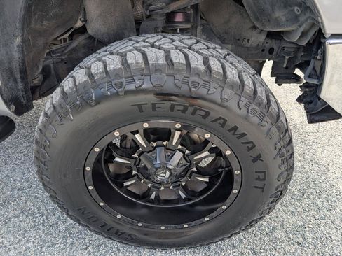 Used 2011 Toyota Tundra Limited w/ Platinum Pkg AWD/4WD image 4