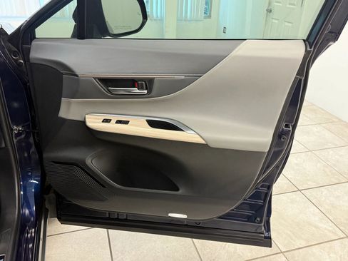 Used 2022 Toyota Venza XLE image 22