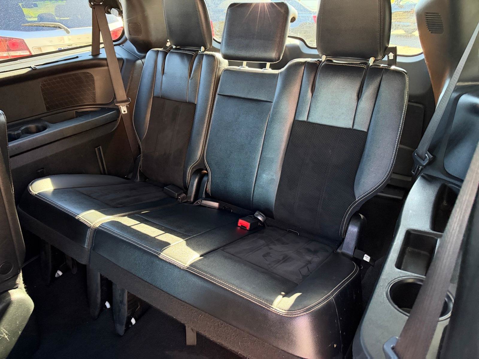 Used 2017 Dodge Grand Caravan SXT w/ Driver Convenience Group FWD image 9