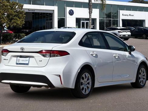 Used 2022 Toyota Corolla LE image 4