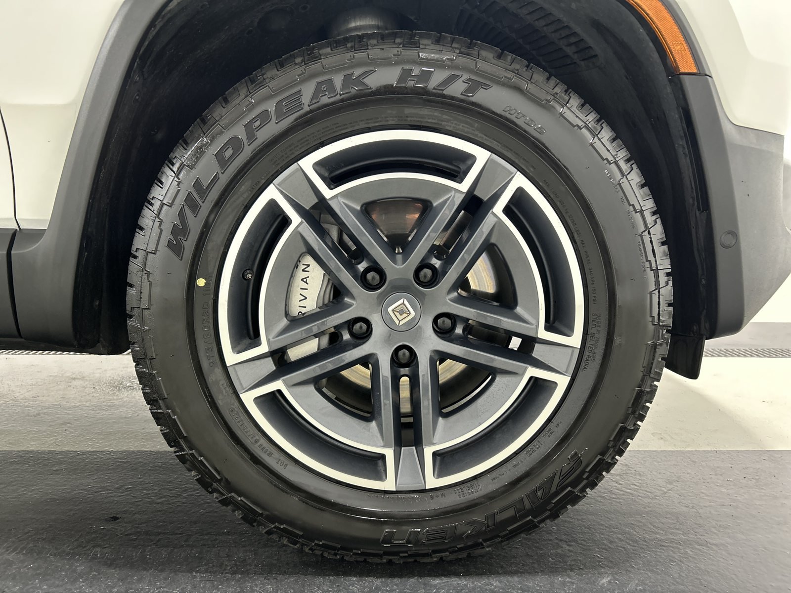 Used 2025 Rivian R1S Adventure Dual AWD/4WD image 12