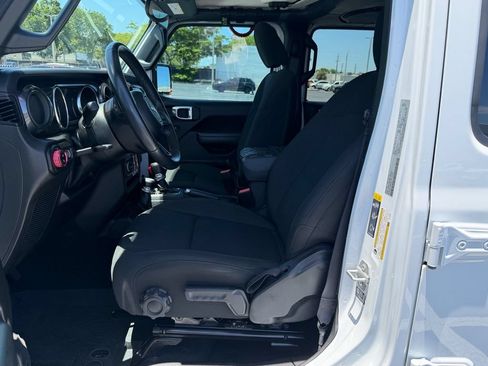 Used 2022 Jeep Gladiator Sport AWD/4WD image 10