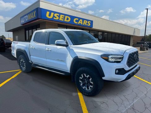 Used 2023 Toyota Tacoma TRD Off-Road w/ TRD Premium Off Road Package AWD/4WD image 4