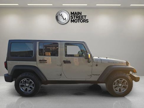 Used 2017 Jeep Wrangler Unlimited Rubicon w/ Connectivity Group image 6