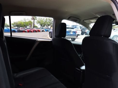 Used 2018 Toyota RAV4 LE w/ All Weather Liner Package FWD image 28