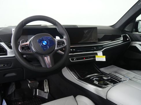 Used 2026 BMW X5 xDrive40i w/ M Sport Package AWD/4WD image 17