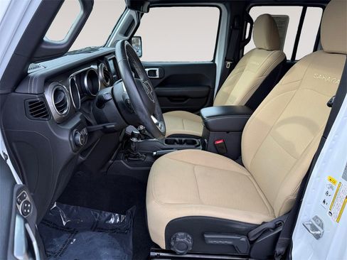 Used 2019 Jeep Wrangler Unlimited Sahara image 9