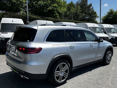 Certified 2025 Mercedes-Benz GLS 450 4MATIC image 8