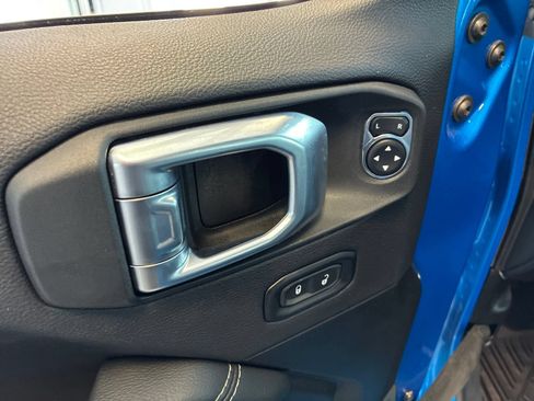 Used 2023 Jeep Wrangler Unlimited Sahara w/ Cold Weather Group AWD/4WD image 16