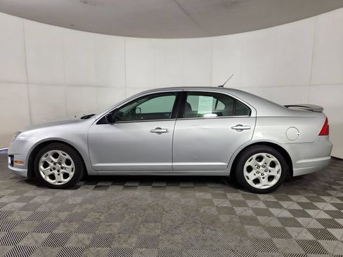 Used 2010 Ford Fusion SE FWD image 4
