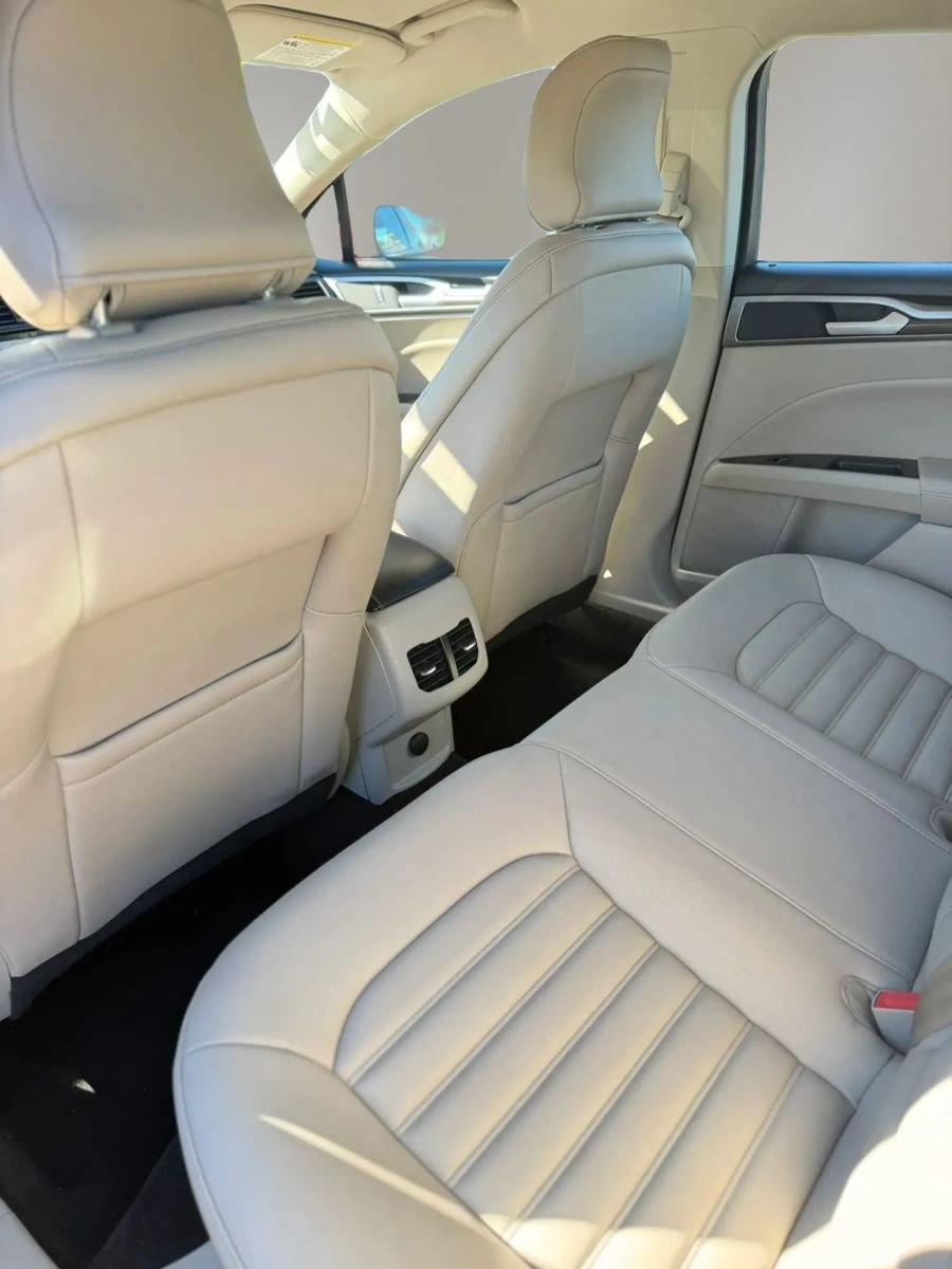 Used 2019 Ford Fusion SEL FWD image 18