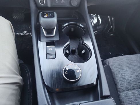 Used 2023 Nissan Rogue SV image 24