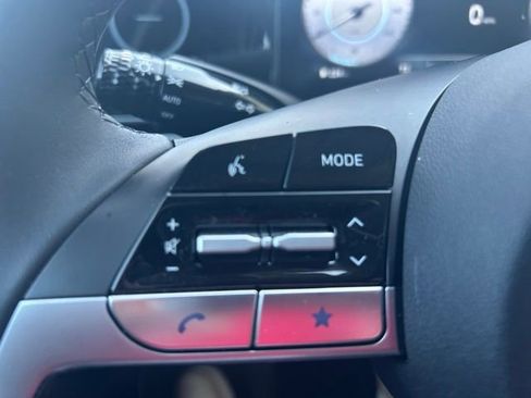 Used 2025 Hyundai Elantra Limited FWD image 21