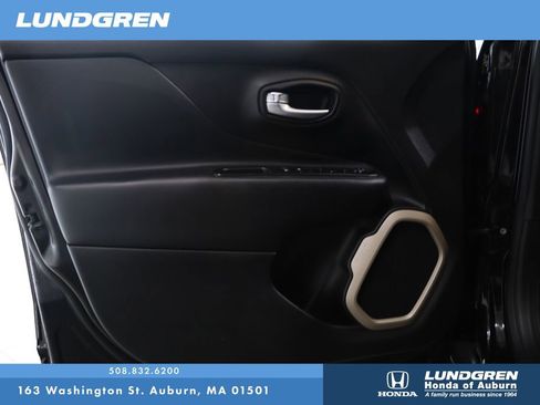 Used 2016 Jeep Renegade Limited image 4