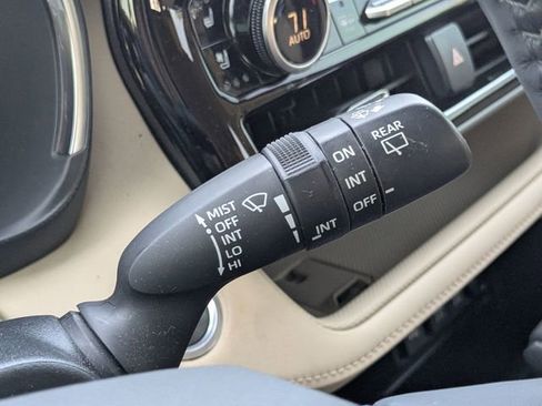 Used 2020 Toyota Highlander Limited image 27