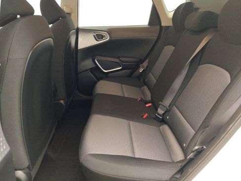 Used 2025 Kia Soul LX w/ LX Technology Package FWD image 18