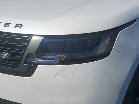 Used 2023 Land Rover Range Rover SE image 9