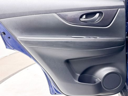 Used 2020 Nissan Rogue S image 28