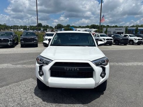 Used 2022 Toyota 4Runner SR5 AWD/4WD image 2