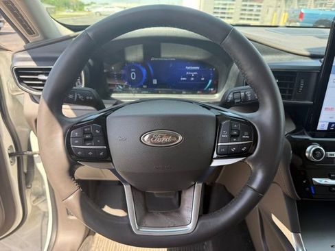 Used 2023 Ford Explorer Platinum w/ Technology Package AWD/4WD image 14