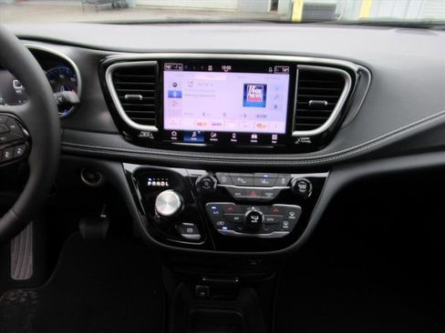 New 2026 Chrysler Pacifica Select w/ S Appearance Package FWD image 21