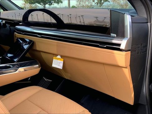 New 2025 Cadillac Escalade IQ Luxury 2 image 32