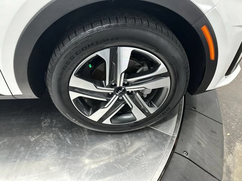 Used 2023 Kia Sorento EX AWD/4WD image 9