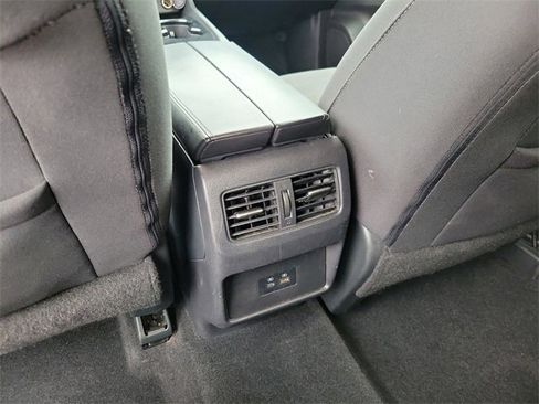 Used 2021 Nissan Rogue SV image 11