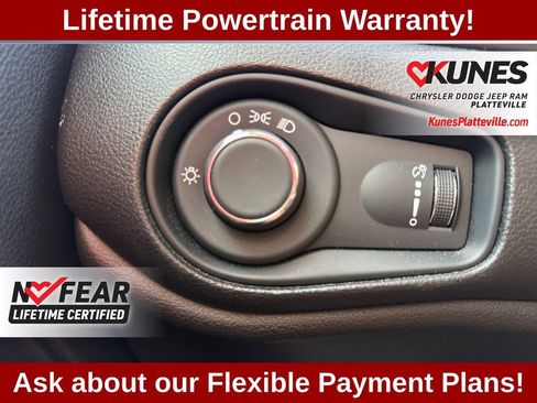 Used 2023 Jeep Renegade Latitude AWD/4WD image 17